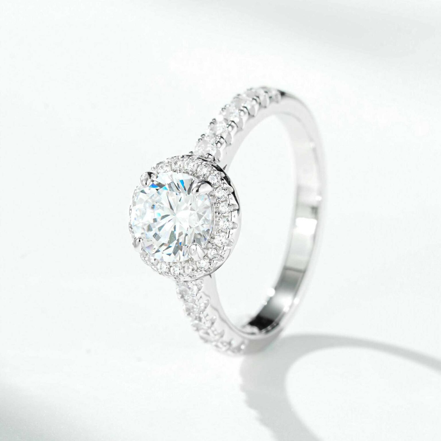 Women's 1-carat Round Bezel